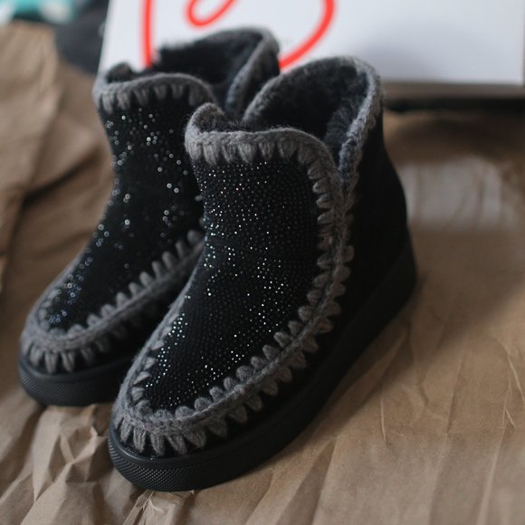 NWT Anabel Black Embellished Waterproof Faux-Fur & Suede Mocassin Booties. - Picture 3 of 9